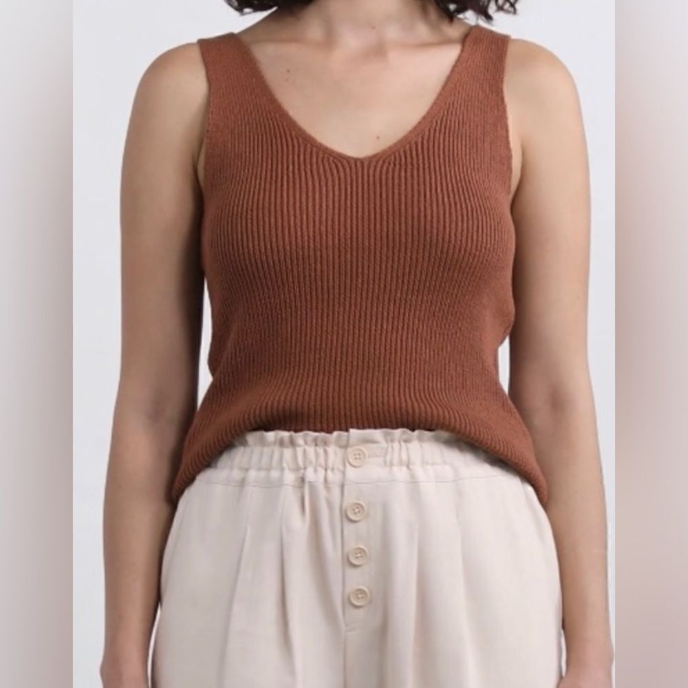 Elizabeth and James Sleeveless  tank knit top